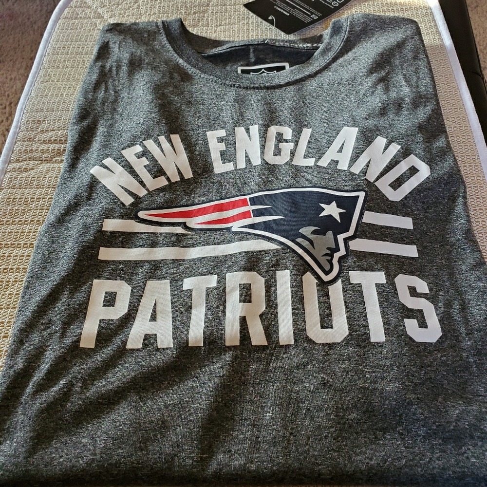 Youth XL NFL New England Patriots long sleeve shir